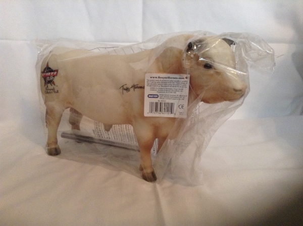 /Info_Pages/I__27-821201513519PM__PBR_Charolais_Breyer_Bull.jpg